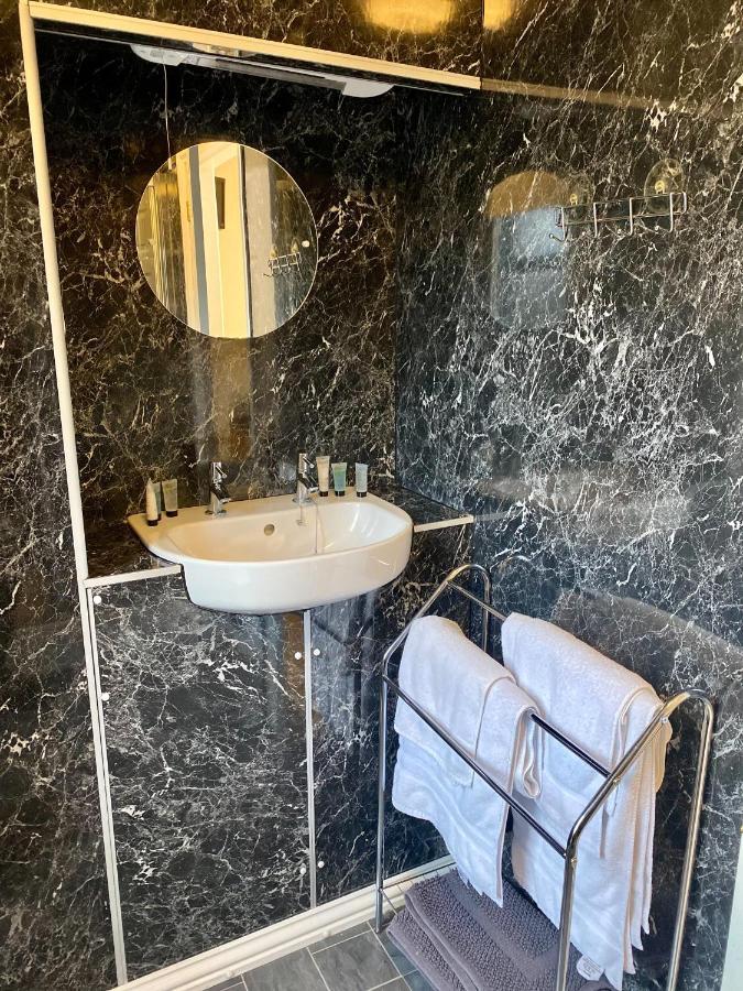 Newcastle Arms Hotel Колдстрім Екстер'єр фото